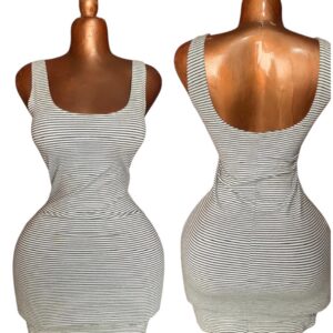 Robe courte moulante ( friperie premier choix )