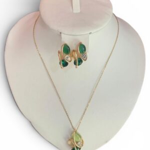 ensemble chaîne et boucles d'oreilles
