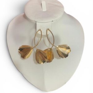 Une paire de boucles d'oreilles