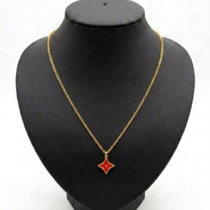 Collier pendentif étoile rouge et doré
