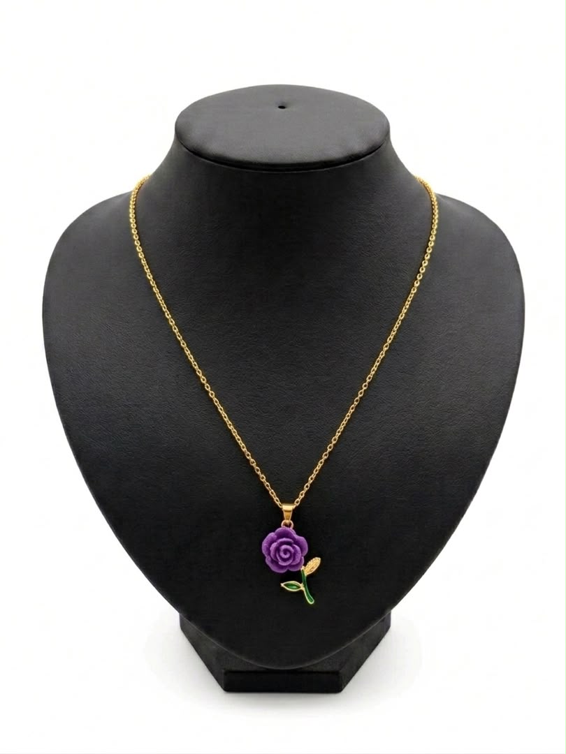 Collier pendentif rose violette dorée