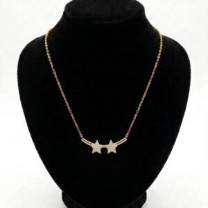 Collier doré élégant avec pendentif trèfle