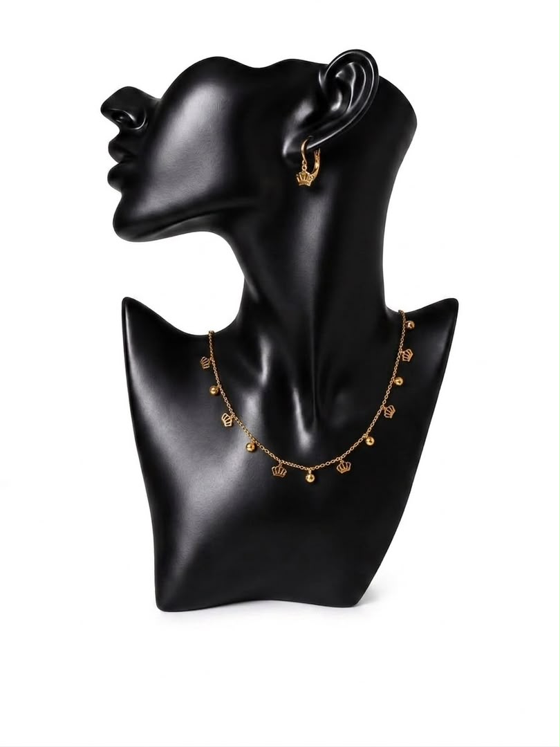 Parure chaîne et boucles d'oreilles couronnes et perles dorées