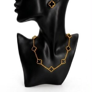 Chaîne et boucles d'oreilles trèfles noirs et dorés