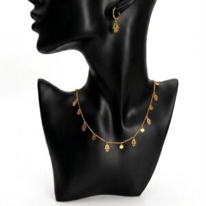 Chaîne et boucles d'oreilles mains de Fatma et médailles dorées