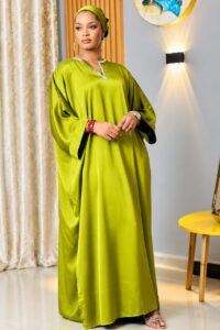 Boubou / Caftan long satiné vert anis avec bandeau assorti