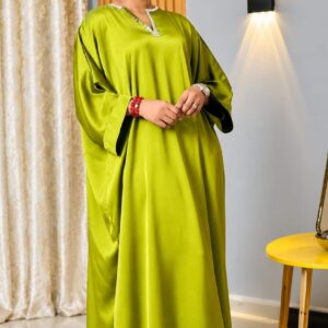 Boubou / Caftan long satiné vert anis avec bandeau assorti